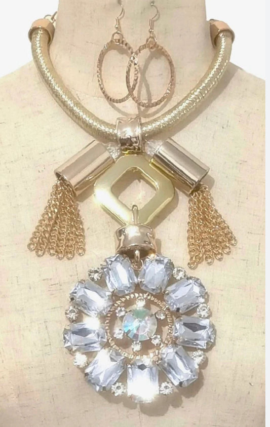 GOLD MAKE A STATEMENT NECKLACE