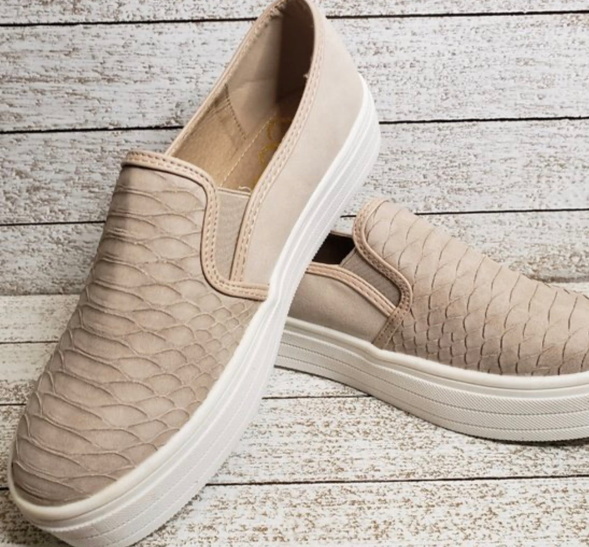 Casual Textured Slip Sneaker 8.5